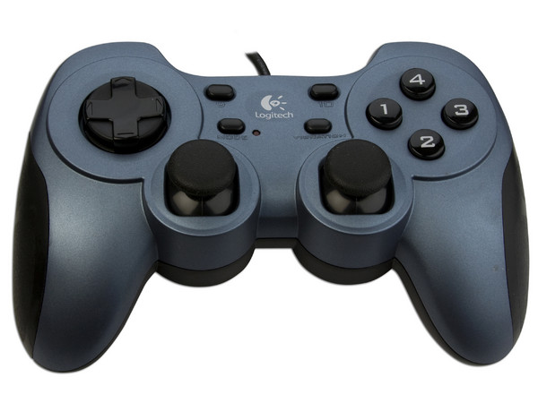 Game Pad Logitech para PC, 10 botones, 2 Sticks análogos, 2 motores de vibración. USB