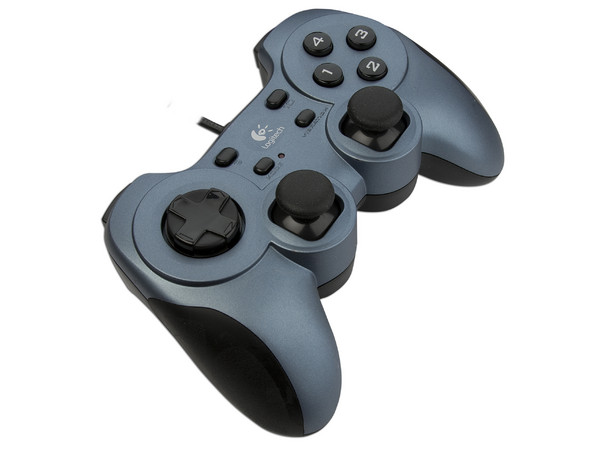 Game Pad Logitech para PC, 10 botones, 2 Sticks análogos, 2 motores de vibración. USB