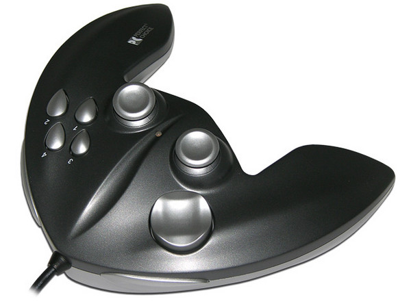 Game Pad Thunder Fire, 8 botones, 2 Sticks análogos, 2 motores de vibración, Conexión USB.