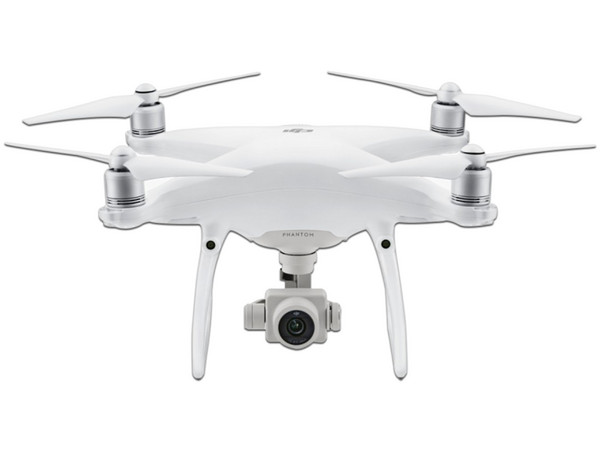 Drone DJI phantom, grabación en 4K, con autonomía de hasta 30 min y vuelo de hasta 6 km.