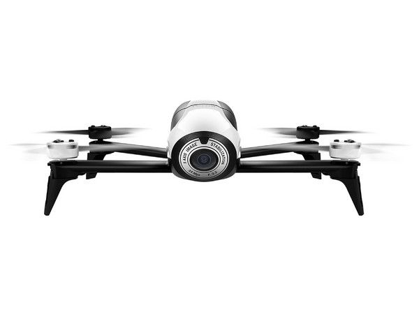 Drone Parrot Bebop 2 FPV, con autonomía de hasta 25 min y vuelo de hasta 2 km.