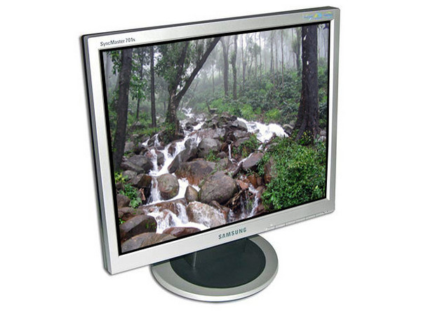 Monitor LCD Samsung SyncMaster 701N de 17Pulg. Color Negro-Plata.