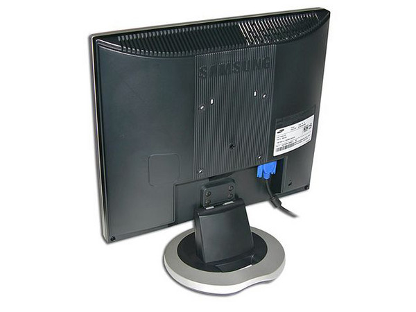 Monitor LCD Samsung SyncMaster 701N de 17Pulg. Color Negro-Plata.