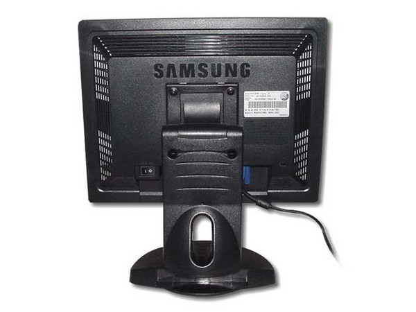 Monitor LCD Samsung de 15Pulg. Color Negro-Plata