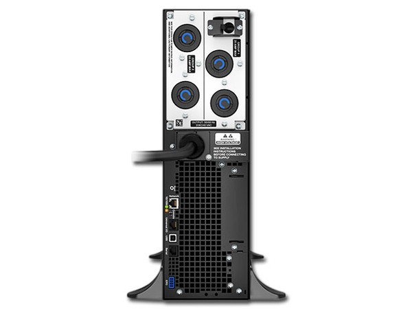 Smart-UPS APC SRT5KXLT de 5000VA/4250W con 4 contactos.