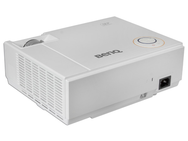 Proyector BenQ MP523, Resolución de 1024x768 y 2000 lúmenes.