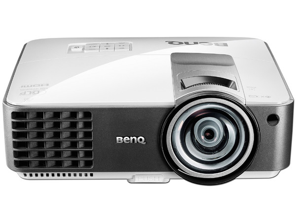 Proyector BenQ MX819ST, resolución de 1024 x 768, contraste 13,000:1 y 3,000 ANSI-Lumens.