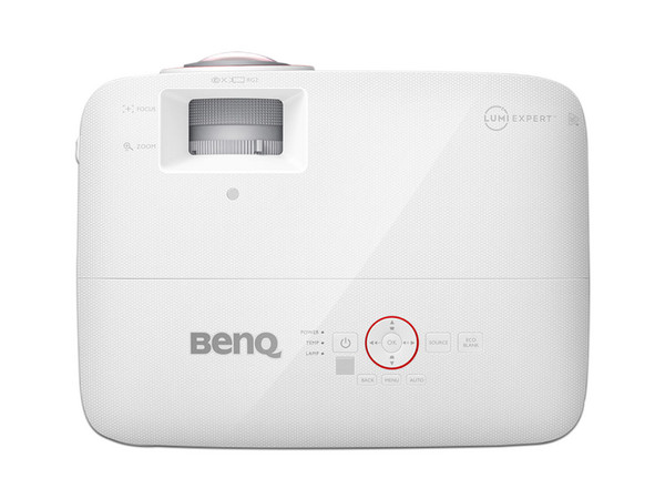 Proyector BenQ TH671ST, 
Resolución Full HD (1920 x 1080), 
Contraste 10,000:1 y 3,000 ANSI-Lumens.