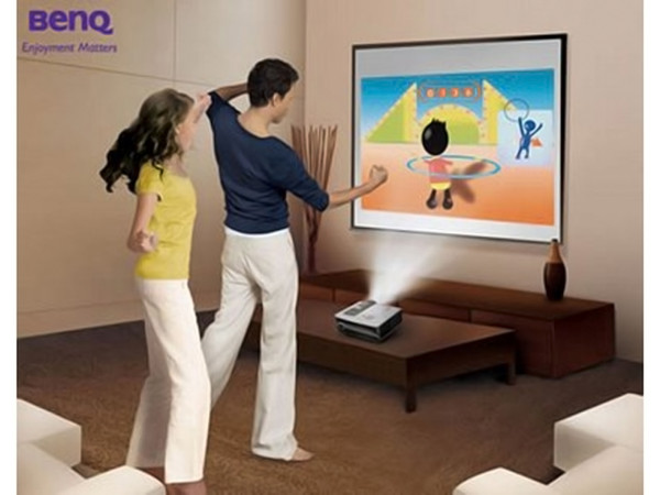 Proyector BenQ MP522 ST, Resolución de 1024X768 y 2,000 lúmenes.
Proyección a corta distancia Short Throw