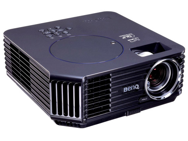 Proyector BenQ MP622c, Resolución de 1024X768 y 2,200 lúmenes.