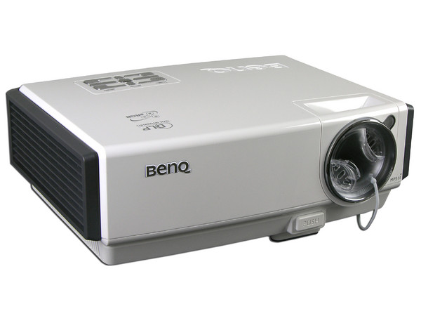 Proyector BenQ MP511+, Resolución de 800x600 y 2,100 lúmenes.