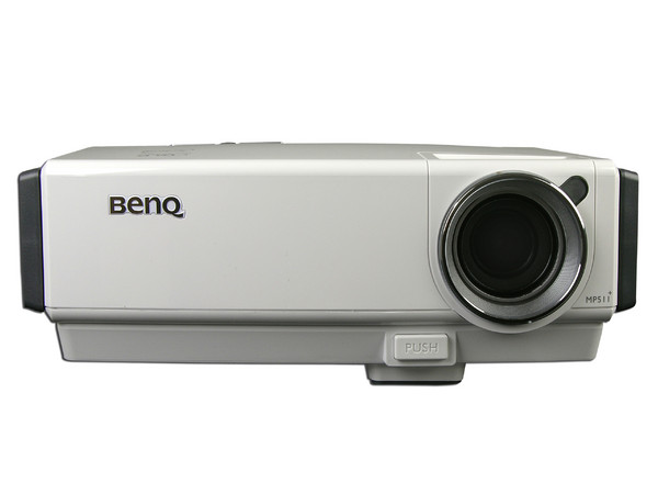 Proyector BenQ MP511+, Resolución de 800x600 y 2,100 lúmenes.