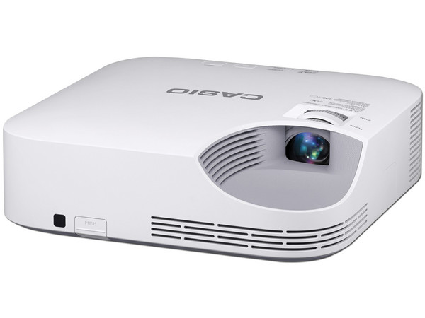Proyector Híbrido Casio XJ-V2, Resolución de 1024 x 768, Contraste 20,000:1 y 3,000 ANSI-Lumens.