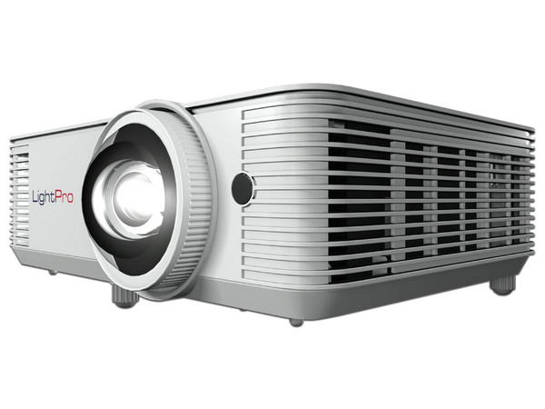 Proyector InFocus DLP de tiro corto con 3800 lúmenes de brillo, resolución XGA (1280 x 800).
