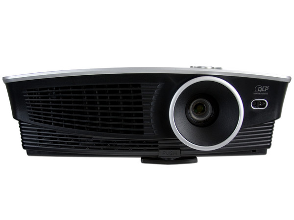 Proyector LG DX630, Resolución de 1024 x 768 y 3000 lúmenes.