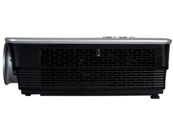 Proyector LG DX630, Resolución de 1024 x 768 y 3000 lúmenes.