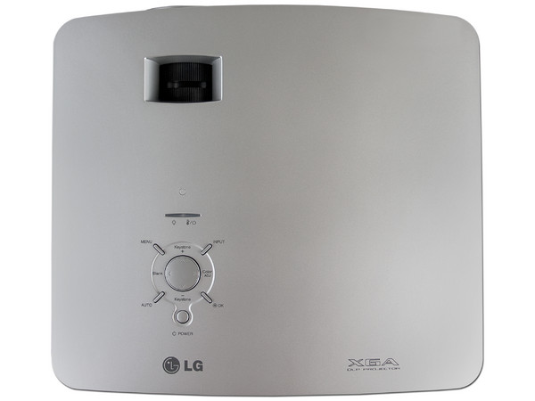 Proyector LG DX630, Resolución de 1024 x 768 y 3000 lúmenes.