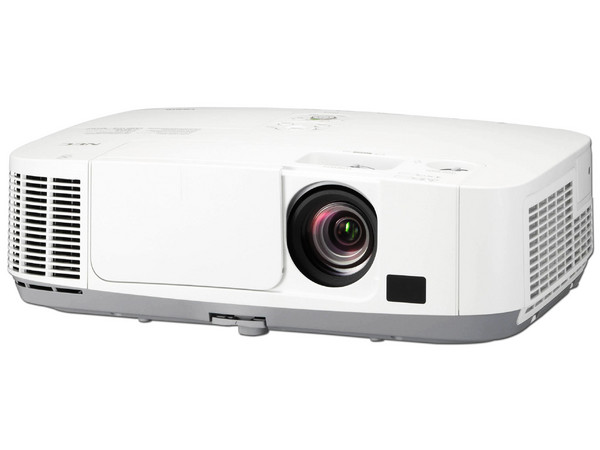 Proyector NP-P501X, resolución de 1024 x 768, contraste 4,000:1 y 3,000 ANSI-Lumens.