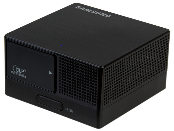  Samsung Pico Proyector LED SP-H03, Resolución de 854 x 480 y 30 lúmenes.