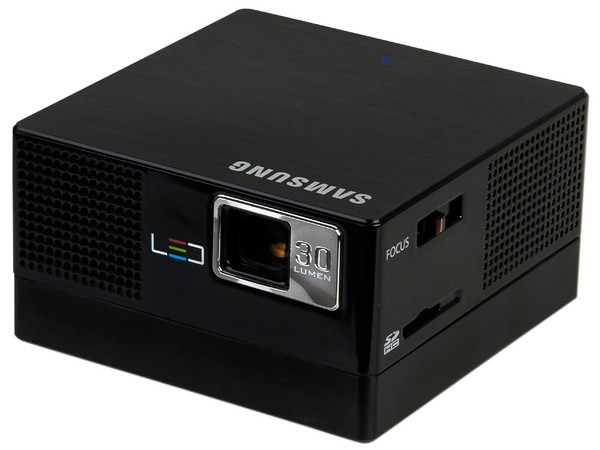  Samsung Pico Proyector LED SP-H03, Resolución de 854 x 480 y 30 lúmenes.