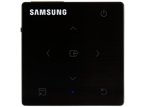  Samsung Pico Proyector LED SP-H03, Resolución de 854 x 480 y 30 lúmenes.