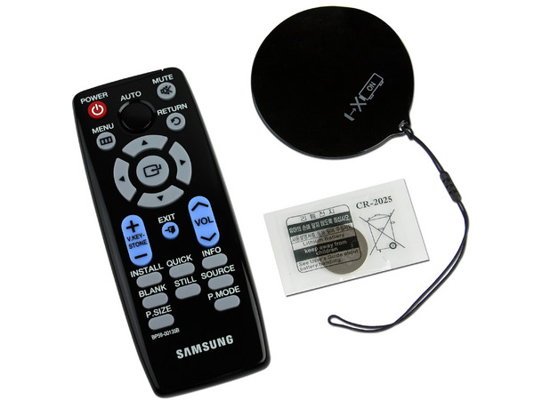 Proyector Samsung SP-M220S, Resolución de 800 x 600 y 2,200 lúmenes.