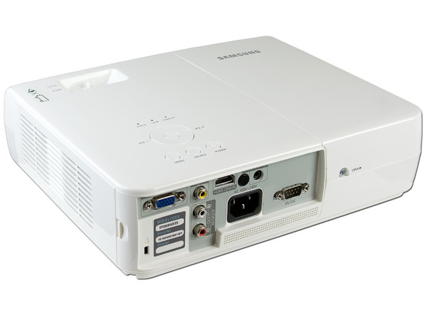 Proyector Samsung SP-M220, Resolución de 1,024 x 768 y 2,200 lúmenes.