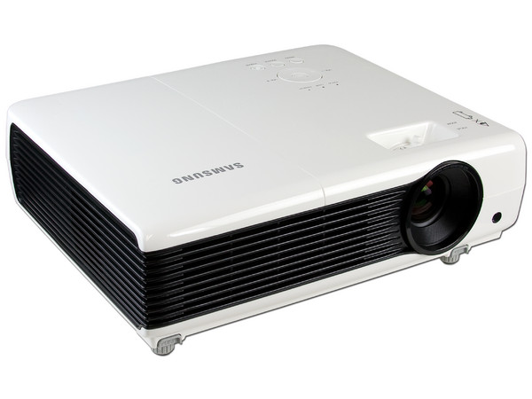 Proyector Samsung SP-M220, Resolución de 1,024 x 768 y 2,200 lúmenes.