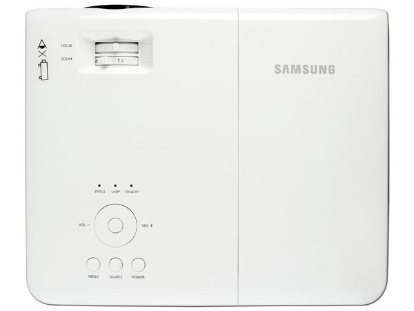 Proyector Samsung SP-M220, Resolución de 1,024 x 768 y 2,200 lúmenes.