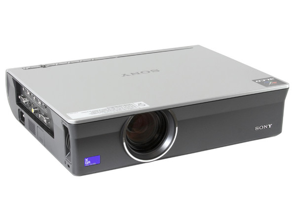 Proyector Sony XGA Multiuso VPL-CX100, Resolución de 1024x768 y 2,700 lúmenes.
