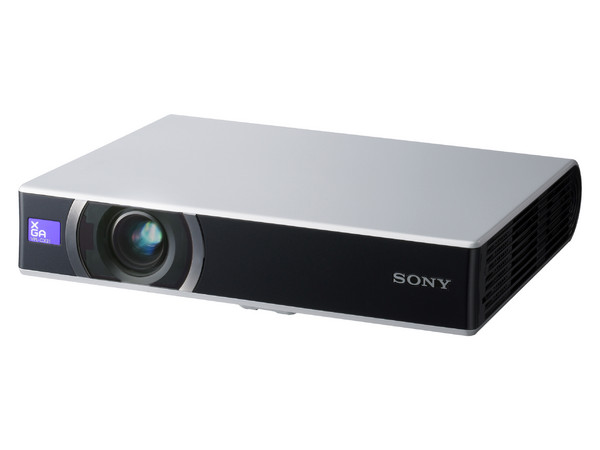 Proyector Sony XGA Ultraportátil VPL-CX21, Resolución de 1024X768 y 2,100 lúmenes.