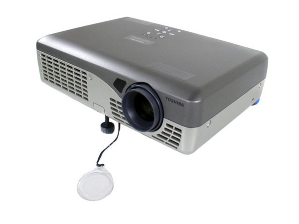 Proyector Toshiba TLP-S30U, 1400 Lumens, 800X600,  2.2Kg, Maletín y Control Remoto