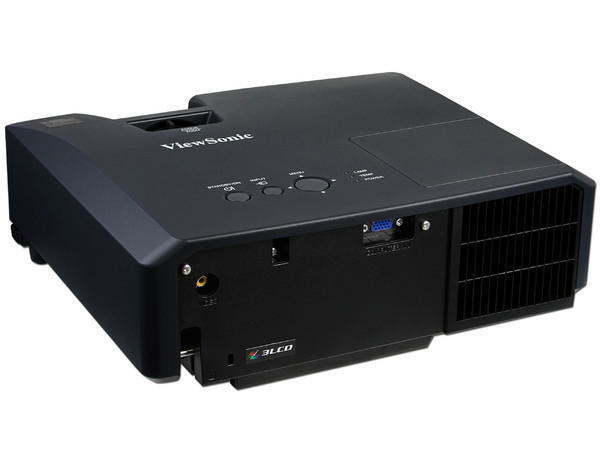 Proyector Viewsonic PJL7211, Resolución de 1024x768 y 2,200 lúmenes.
