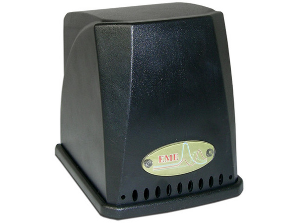 Regulador de Voltaje EME de 1000W, 6 contactos y protector de línea telefónica. Color Negro