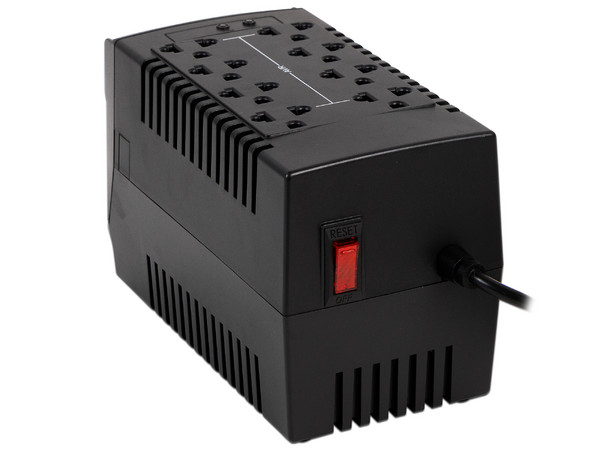 Regulador Koblenz RS-1410 de 1410VA/700W con 8 contactos.