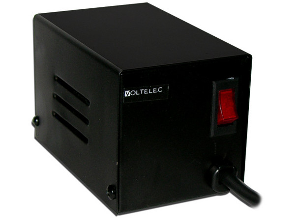 Regulador de Voltaje Voltelec MP de 1000W, 4 contactos. Color Negro