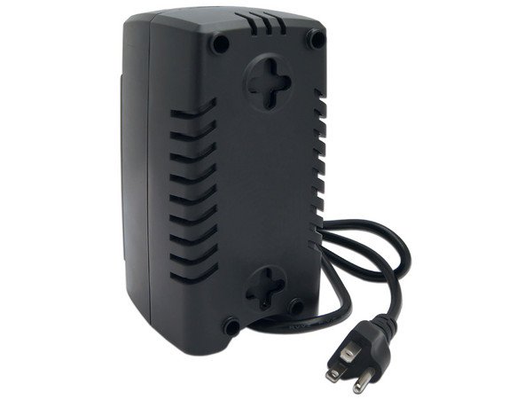 Regulador de Voltaje VICA T1 de 750VA/ 400 Watts con 8 conectores.