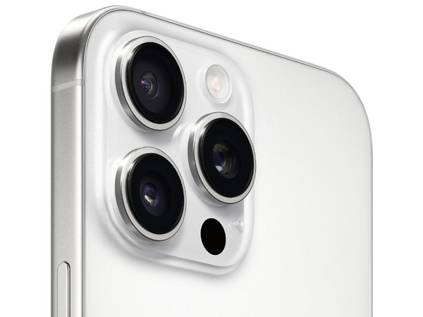 Smartphone Apple iPhone 16 Pro Max: 
Procesador Apple Chip A18 Pro, 
Almacenamiento de 256GB, 
Pantalla Super Retina XDR de 6.9