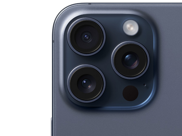 Smartphone Apple iPhone 15 Pro Max: 
Procesador Apple Chip A17 Pro, 
Almacenamiento de 256GB, 
Pantalla Super Retina XDR de 6.7