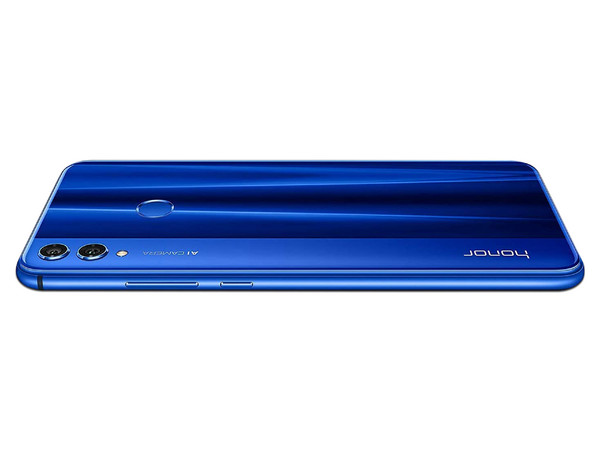 Smartphone Huawei Honor 8X:
Procesador Kirin 710 Octa-Core (2.2 GHz),
Memoria RAM de 4GB, Almacenamiento de 64GB,
Pantalla de 6.5