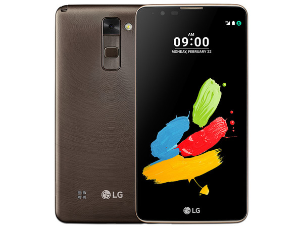 Smartphone LG Stylus 2:
Procesador Quad Core (1.2 GHz),
Memoria RAM de 1.5GB, Almacenamiento de 16GB (expandible con MicroSD),
Pantalla 5.7