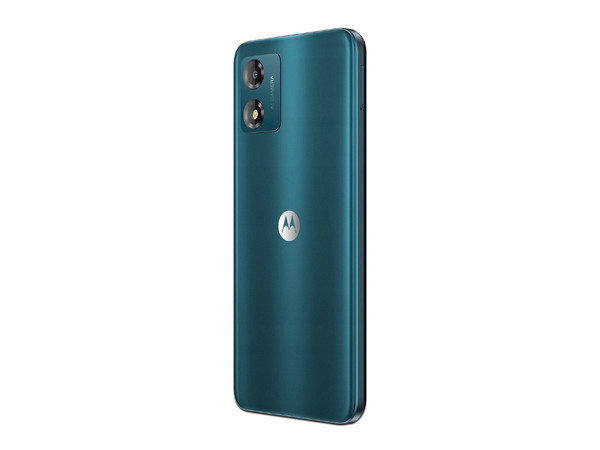 Smartphone Motorola Moto E13: 
Procesador UNISOC T606 (1.6 GHz), 
Memoria RAM de 4GB, 
Almacenamiento de 64GB, 
Pantalla LED Multi-Touch de 6.5