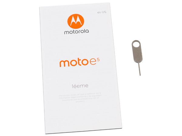 Smartphone Motorola Moto E5:
Procesador Procesador Snapdragon 430 Octa Core (1.4 GHz),
Memoria RAM de 2GB, Almacenamiento de 16GB,
Pantalla LED Multi Touch de 5.7