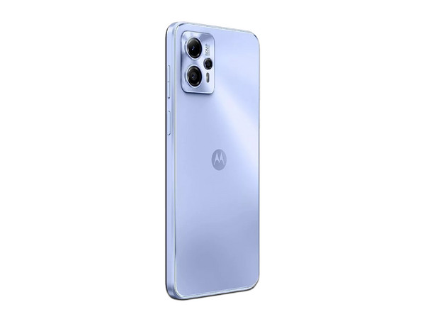 Smartphone Motorola Moto G13: 
Procesador MediaTek Helio G85 (hasta 2 GHz), 
Memoria RAM de 4GB, 
Almacenamiento de 128GB, 
Pantalla LCD IPS de 6.5