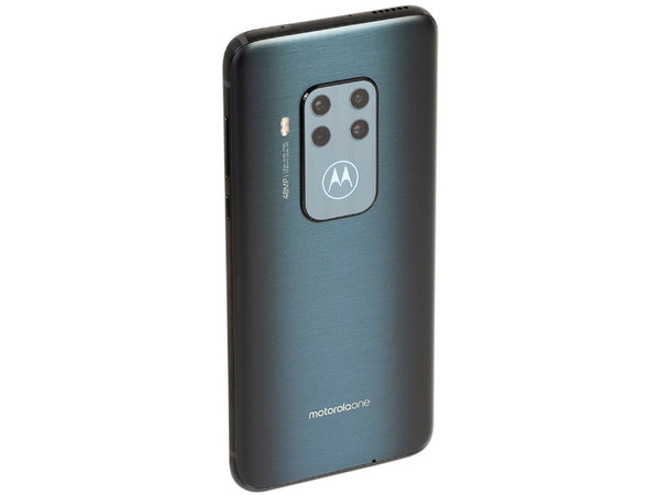 Smartphone Motorola One Zoom: 
Procesador Snapdragon 675 (hasta 2.0 GHz), 
Memoria RAM de 4GB, Almacenamiento de 128GB,
Pantalla AMOLED de 6.39