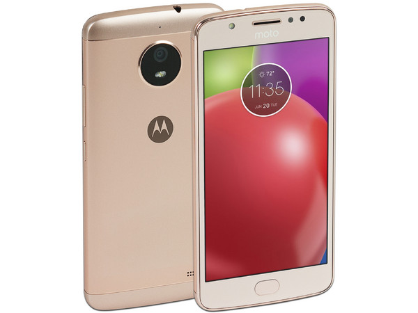 Smartphone Motorola Moto E4:
Procesador Mediatek MT6735 Quad Core (1.25 GHz),
Memoria RAM de 2GB, Almacenamiento de 16GB (expandible con microSD),
Pantalla 5