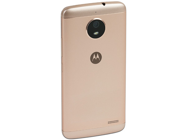 Smartphone Motorola Moto E4:
Procesador Mediatek MT6735 Quad Core (1.25 GHz),
Memoria RAM de 2GB, Almacenamiento de 16GB (expandible con microSD),
Pantalla 5