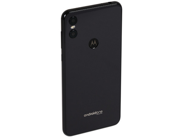 Smartphone Motorola Moto One:
Procesador Snapdragon 625 Octa Core (2.0 GHz),
Memoria RAM de 4GB, Almacenamiento de 64GB
(expandible con micro SD),
Pantalla de 5.9