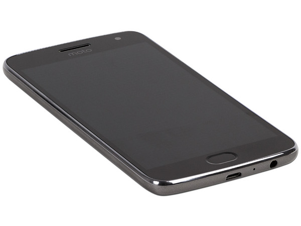 Smartphone Motorola Moto G5 Plus:
Procesador Qualcomm Octa-Core (2.0 GHz),
Memoria RAM de 2GB, Almacenamiento de 32GB (expandible con microSD),
Pantalla 5.2