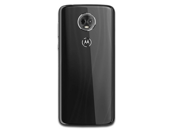 Smartphone Motorola Moto E5 Plus:
Procesador Snapdragon 425 (1.4 GHz),
Memoria RAM de 2GB, Almacenamiento de 16GB,
Pantalla de 6